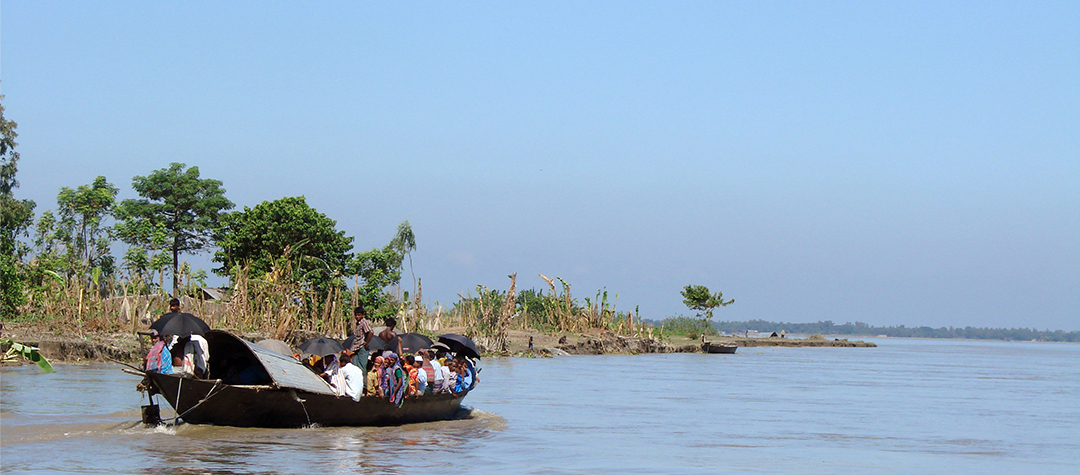 En båt på floden Yamuna i Bangladesh